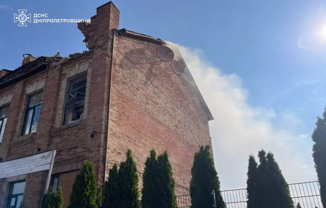 На Дніпропетровщині ліквідували пожежу, що виникла внаслідок ворожого обстрілу