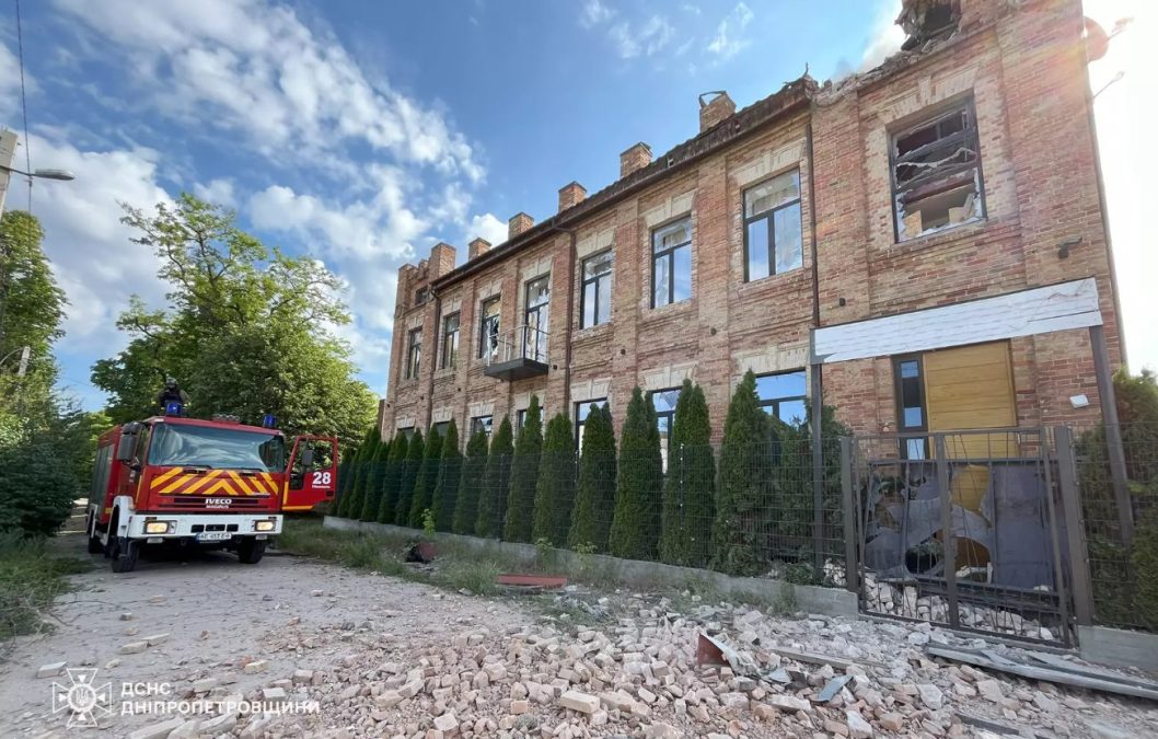 На Дніпропетровщині ліквідували пожежу, що виникла внаслідок ворожого обстрілу