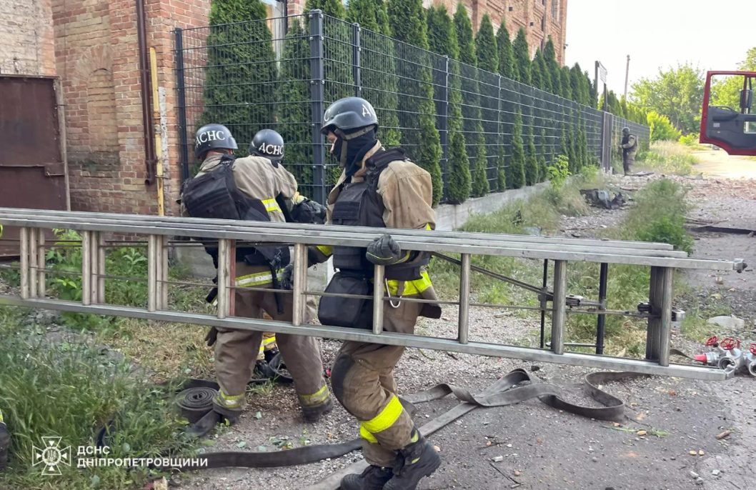 На Дніпропетровщині ліквідували пожежу, що виникла внаслідок ворожого обстрілу