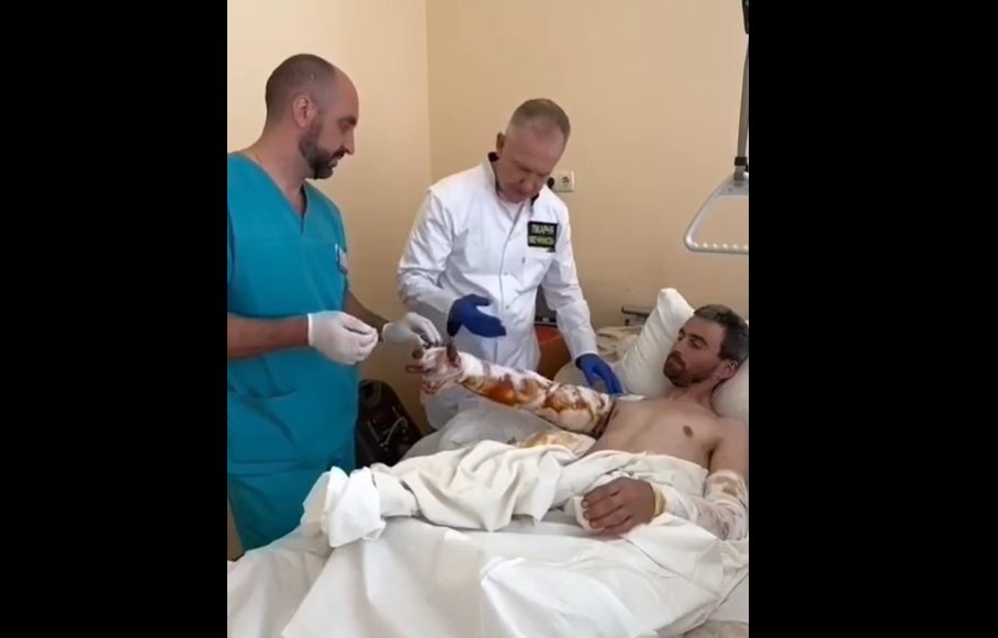 У лікарні Дніпра врятували військового від ампутації обох рук