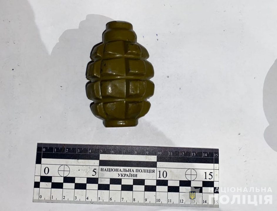 На Дніпропетровщині чоловік кинув гранату на подвір'я сусіду