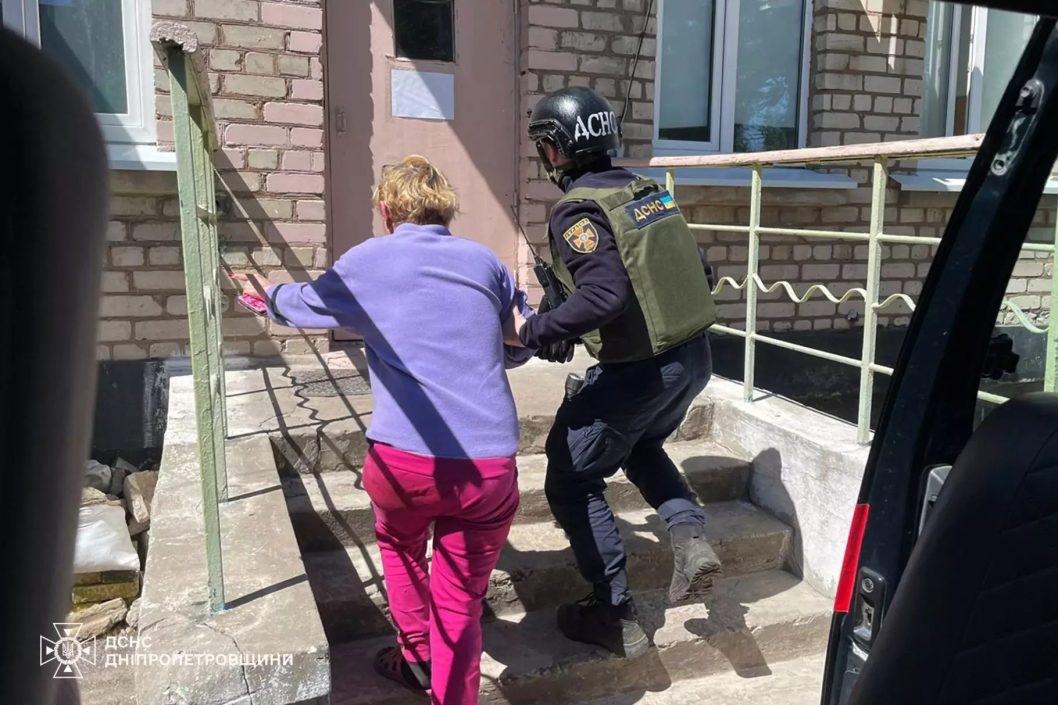 Внаслідок обстрілу російських окупантів постраждала 58-річна мешканка Нікополя