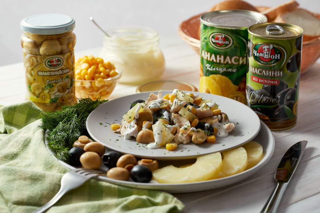 3 салати з ананасами та куркою плюс нові додаткові інгредієнти