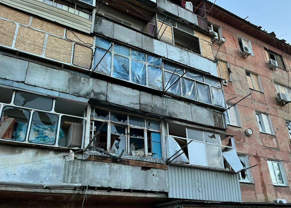 Окупанти тричі обстріляли Нікопольщину: постраждала 82-річна жінка - рис. 1