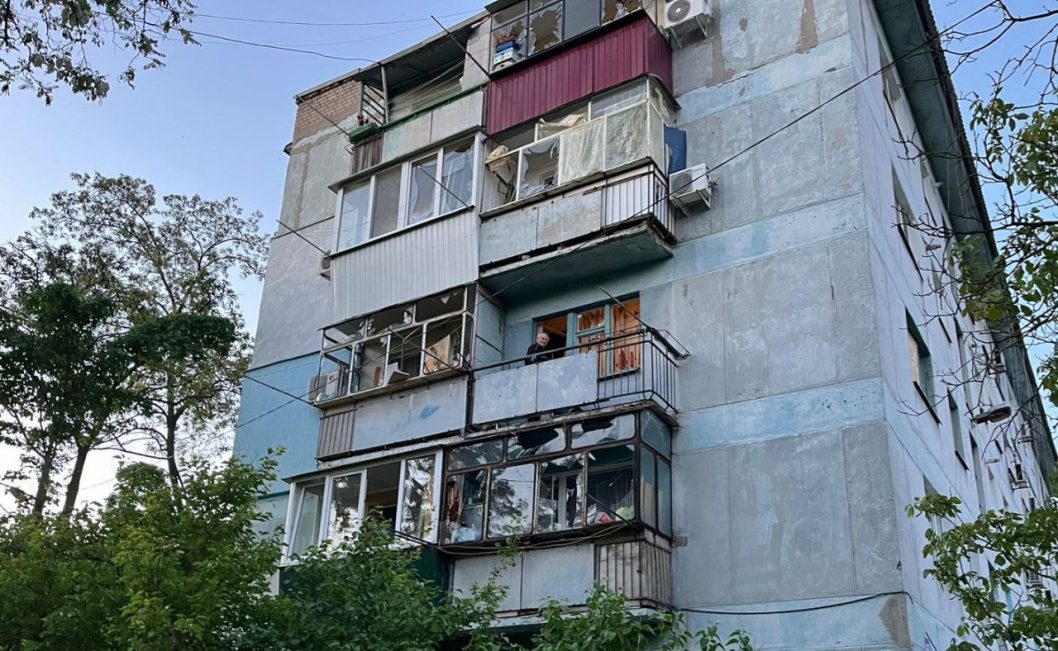 Окупанти тричі обстріляли Нікопольщину: постраждала 82-річна жінка - рис. 2