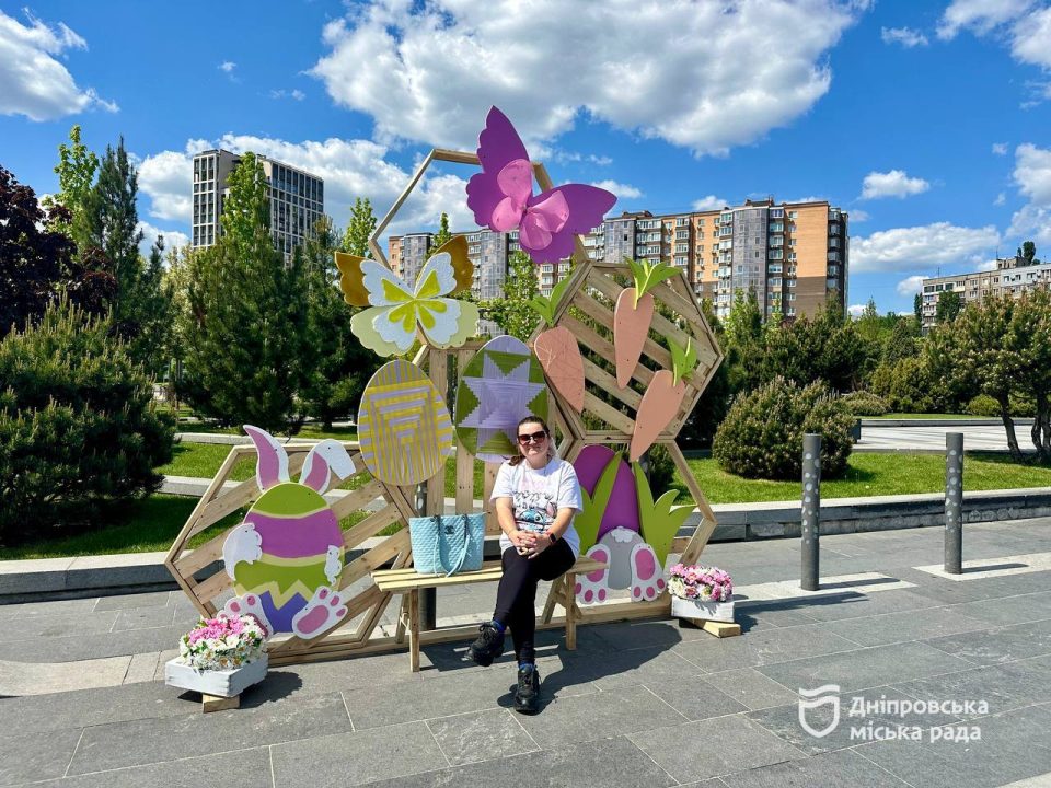 У чотирьох парках Дніпра на Великдень облаштували тематичні фотозони   - рис. 4