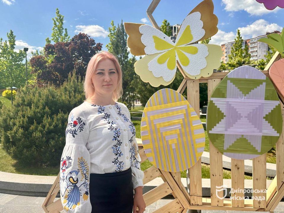 У чотирьох парках Дніпра на Великдень облаштували тематичні фотозони   - рис. 6