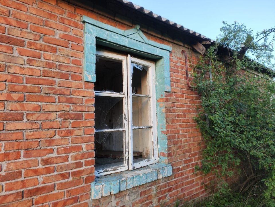 Вночі окупанти чотири рази атакували Нікопольщину: пошкоджено будинки, магазин та газогін - рис. 1