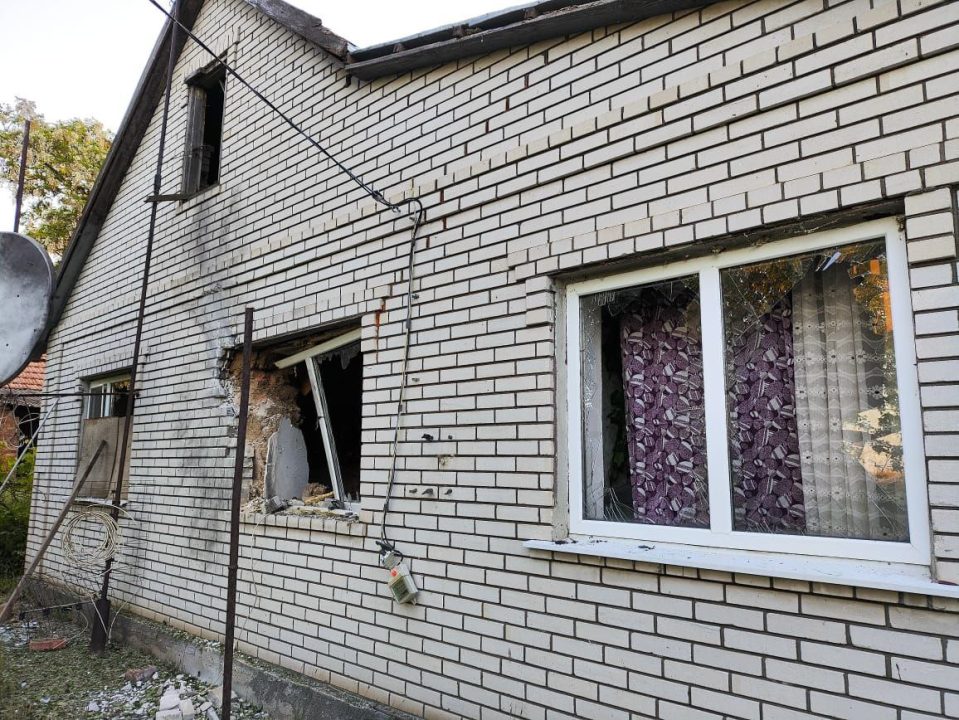 Ночью оккупанты четырежды атаковали Никопольщину: повреждены дома, магазин и газопровод - рис. 2