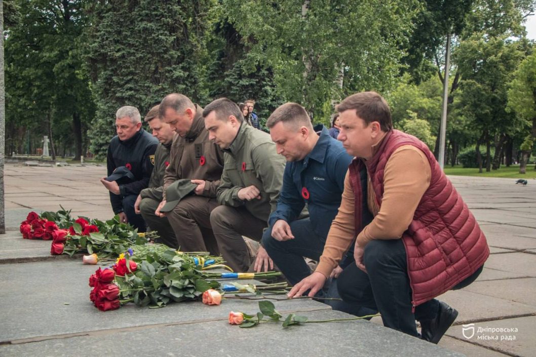 У Дніпрі вшанували полеглих в День пам’яті та перемоги над нацизмом у Другій світовій війні