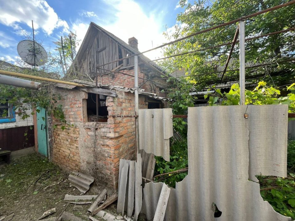 Окупанти шість разів обстріляли Нікопольщину: пошкоджено будинки та газопровід - рис. 3