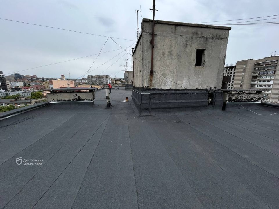 В Днепре дежурный по городу проверил качество недавно выполненных ремонтов в домах ОСМД и ЖСК - рис. 1