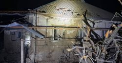 Російські окупанти вночі атакували Нікопольщину: пошкоджено будинки, лінії ЛЕП та газогін - рис. 10