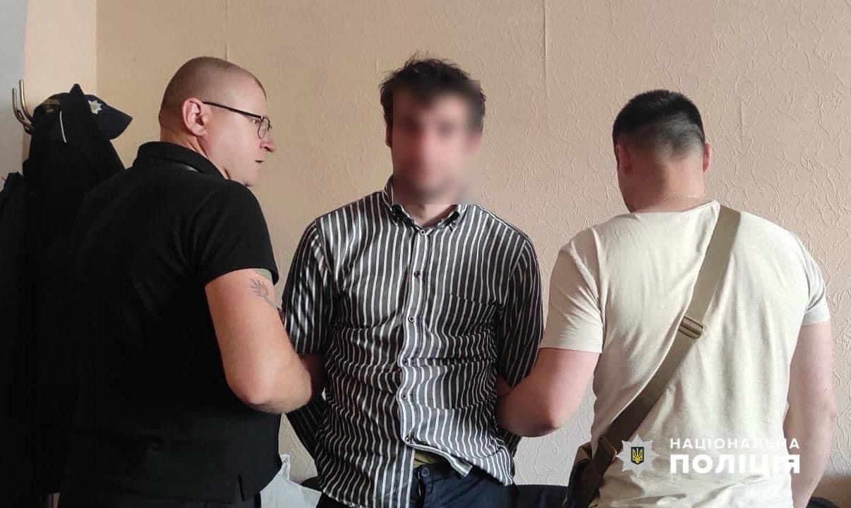 Побив щонайменше 4 жінок: правоохоронці розповіли подробиці затримання нападника у середмісті Дніпра