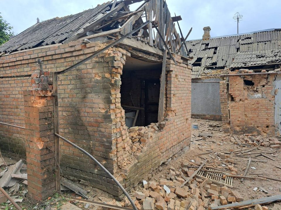 Внаслідок ударів по Нікопольщині постраждала 69-річна жінка - рис. 1