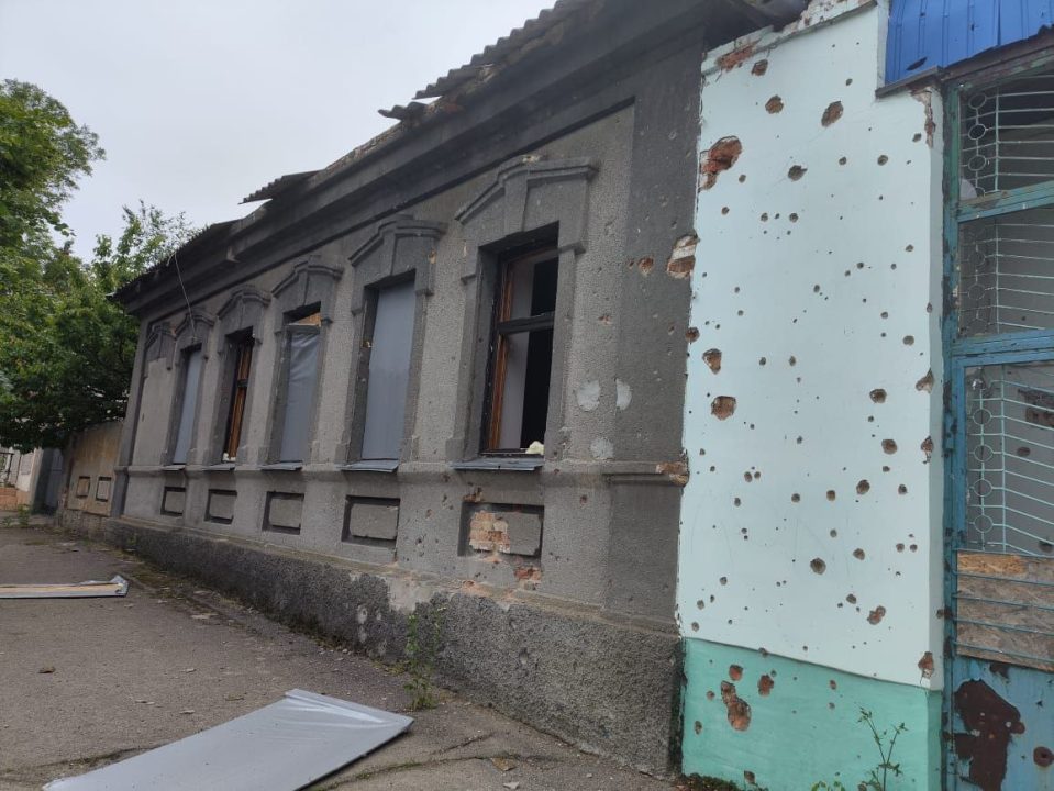 Росіяни обстріляли Нікополь із важкої артилерії: поранень зазнали двоє чоловіків