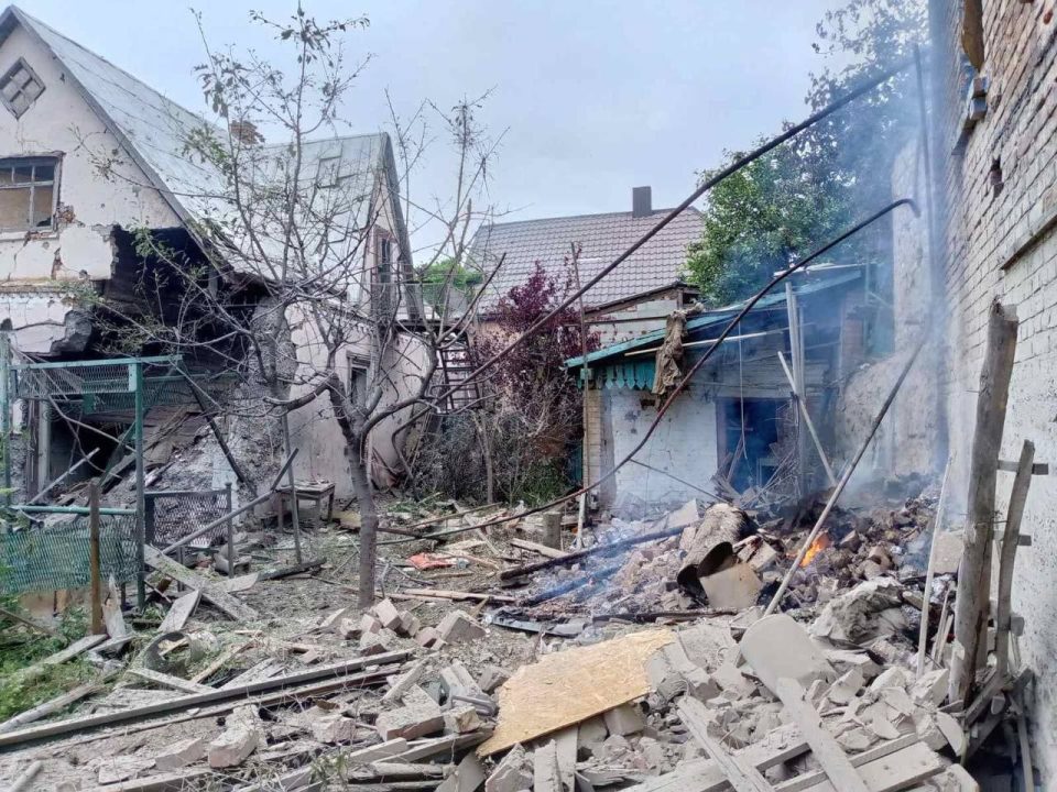 2 загиблих, пошкоджені агропідприємство та ЛЕП: протягом дня ворог 12 разів атакував Дніпропетровщину