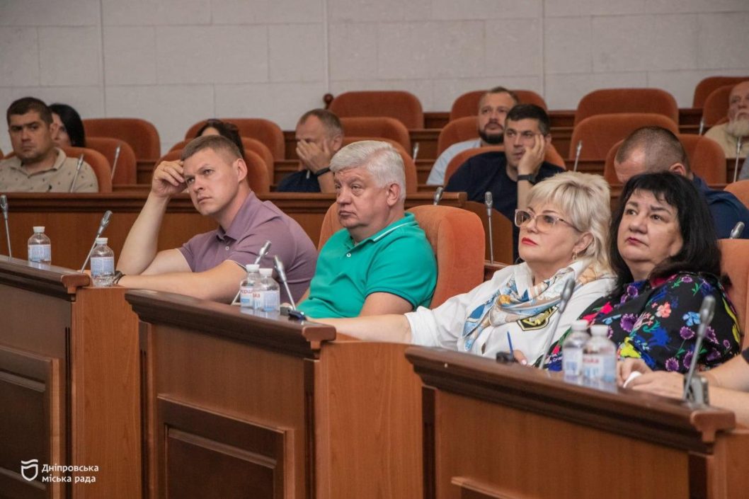 В Днепре повысили зарплату воспитателям детских садов и их помощникам - рис. 1
