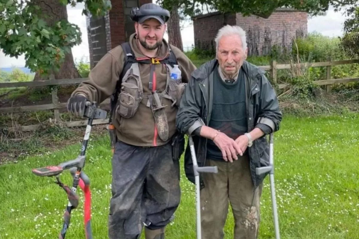 У Великій Британії фермер знайшов свій Rolex через 50 років після того, як його з'їла корова