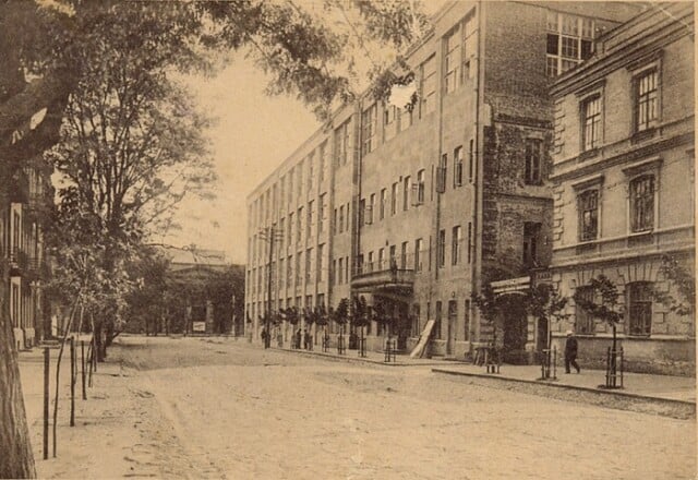 Про Дніпро: історія будівлі швейної фабрики "Мрія"