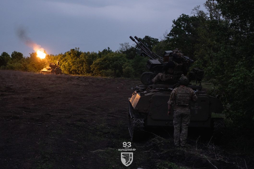 Бійці 93-ї бригади з Дніпропетровщини показали, як борються проти ворожих дронів на Бахмутському напрямку - рис. 1
