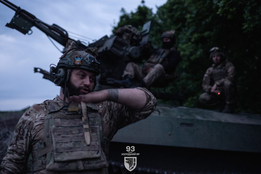 Бійці 93-ї бригади з Дніпропетровщини показали, як борються проти ворожих дронів на Бахмутському напрямку - рис. 2