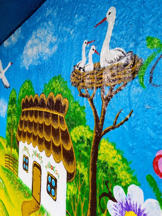 В пригороде Днепра появилась яркая стенопись на общественной остановке - рис. 4