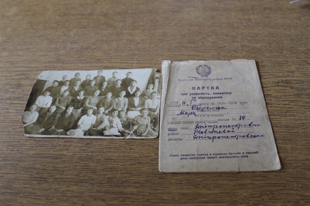 Історичний музей Дніпра поповнився унікальними документами, фото та предметами кераміки