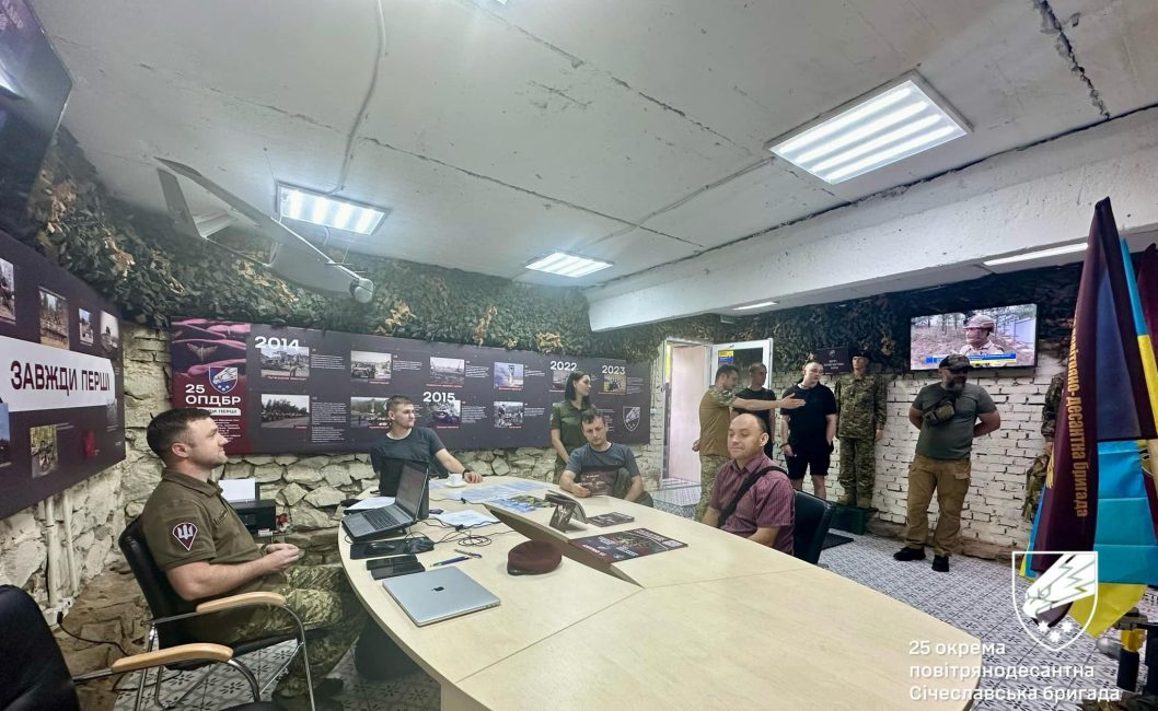 У середмісті Дніпра відкрився центр рекрутингу 25 окремої повітряно-десантної Січеславської бригади