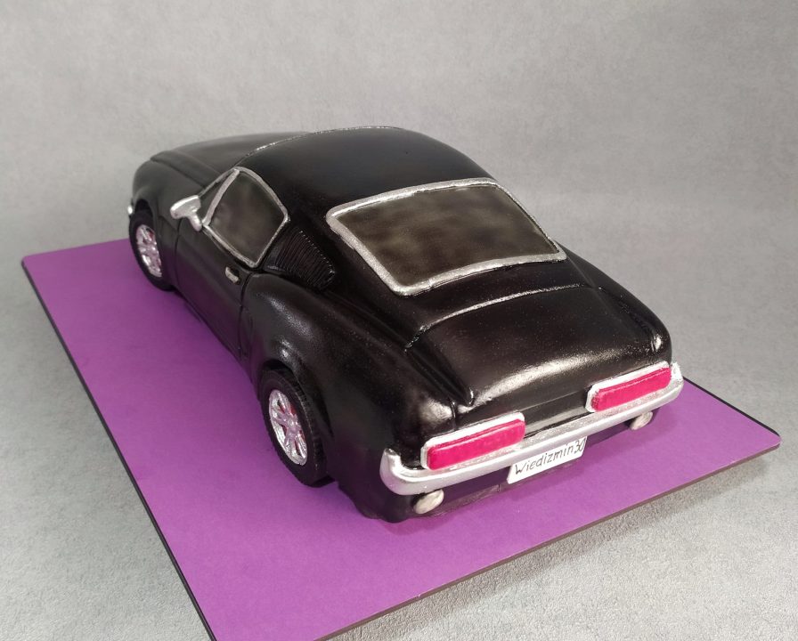 Дніпровський кондитер приготував торт у вигляді автомобіля Ford Mustang