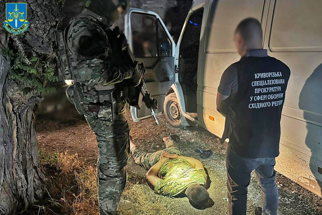 Збирали та продавали боєприпаси: на Дніпропетровщині затримано двох військовослужбовців