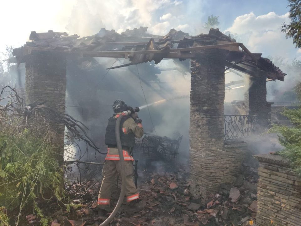 Цілий день окупанти гатили по Нікопольщині: постраждав 17-річний хлопець