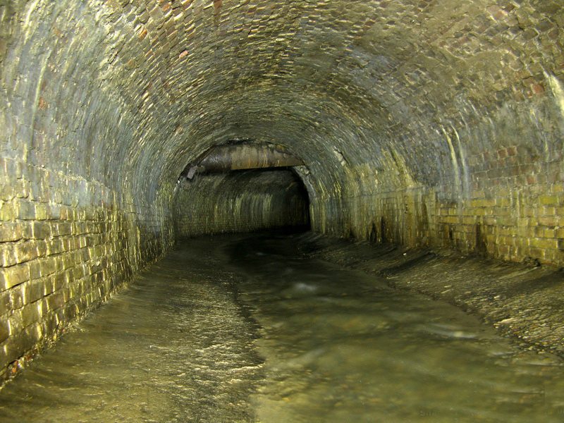 Про Дніпро: історія підземної річки Жабокряч