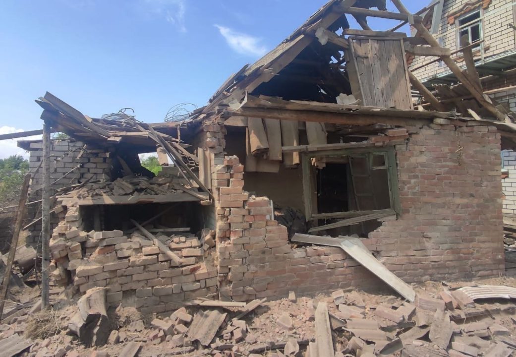 Цілий день окупанти гатили по Нікопольщині: постраждав 17-річний хлопець