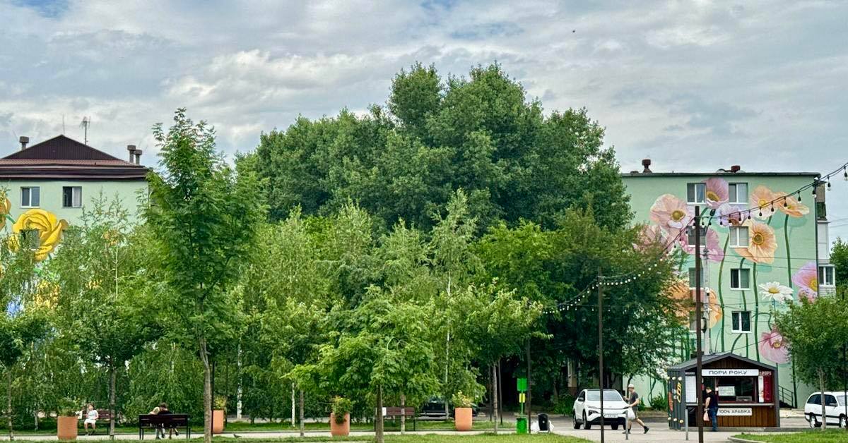 У Дніпрі на фасаді п'ятиповерхівки з'явився новий мурал