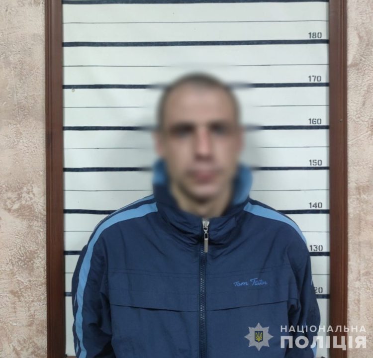 На Дніпропетровщині рецидивіст напав на чоловіка та відібрав телефон - рис. 1