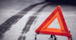 В пригороде Днепра Geely влетел в дерево: водитель погиб, пассажира госпитализировали - рис. 3