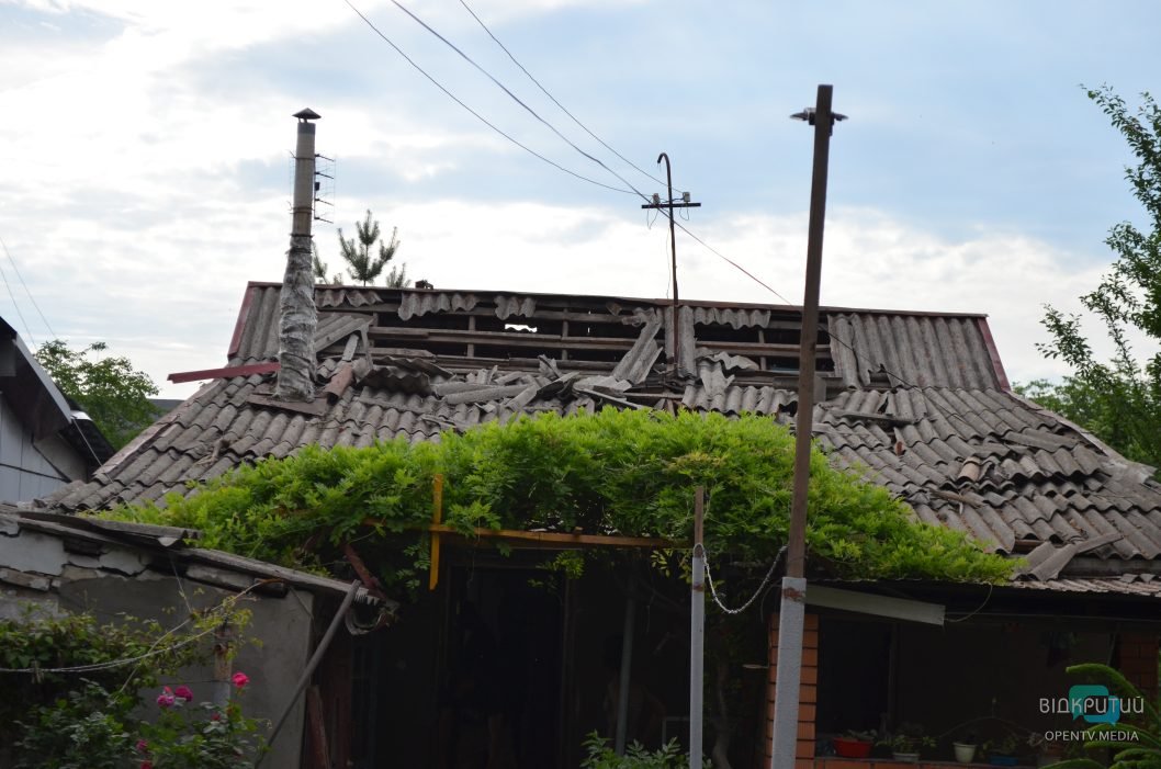 Повреждены дома и выбиты окна: последствия ракетной атаки россиян по Днепру - рис. 20
