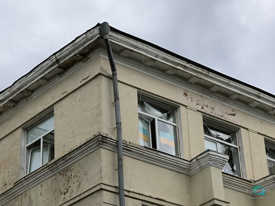Російські окупанти пошкодили школу №6 у Дніпрі, яка пережила Другу світову війну