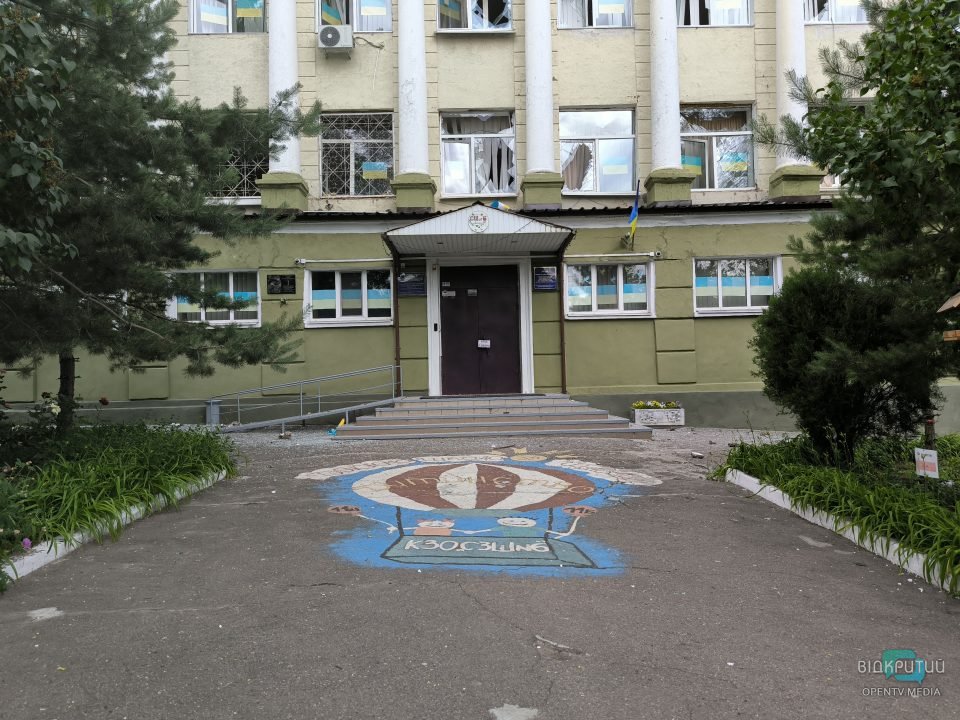 Російські окупанти пошкодили школу №6 у Дніпрі, яка пережила Другу світову війну