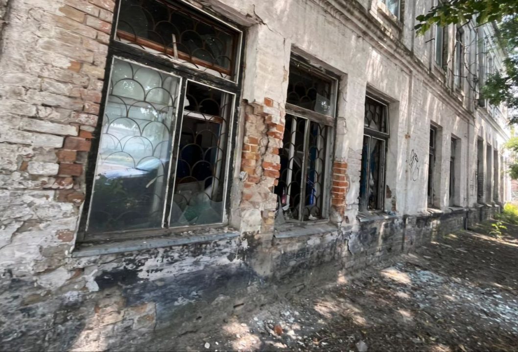Враг 13 раз атаковал Никопольщину: ранены два человека, район получил большие повреждения - рис. 2
