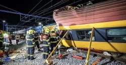 В Чехии пассажирский поезд, следовавший в Украину, столкнулся с грузовым: 4 человека погибли - рис. 13