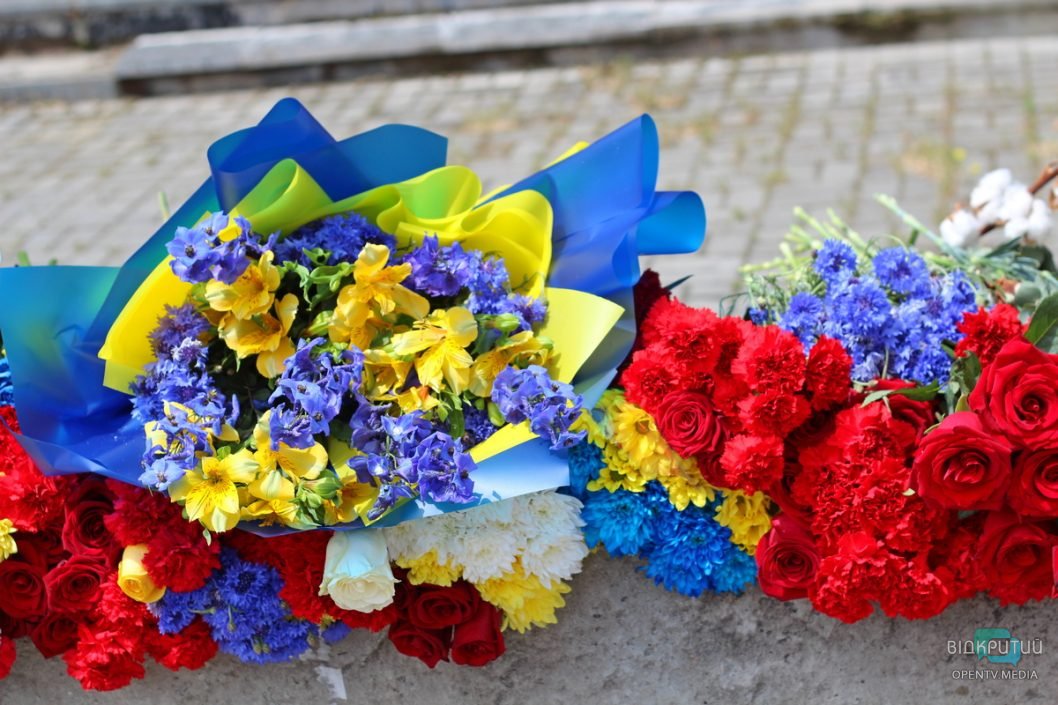 У Дніпрі попрощалися із загиблим громадським діячем Денисом Капітуровим