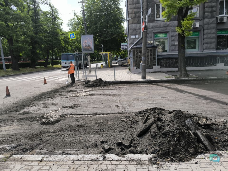 У середмісті Дніпра через ремонт вулиць перекрито рух транспорту