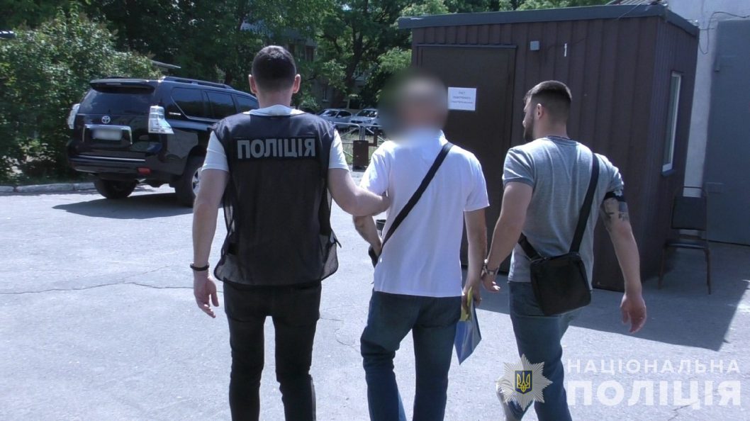 У Дніпрі затримали чоловіка, який намагався відкупитися від мобілізації за 20 тис. грн