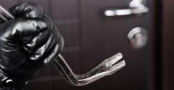 У Кривому Розі пограбували квартиру постраждалої від ракетного удару жінки, поки вона була у лікарні - рис. 8