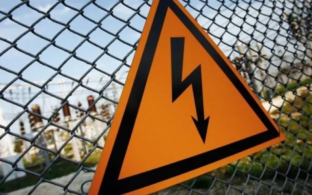 На Дніпропетровщині електромонтера вдарило струмом: його ушпиталили