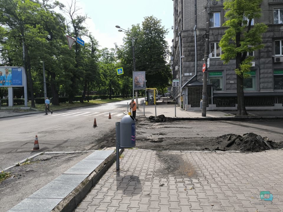 У середмісті Дніпра через ремонт вулиць перекрито рух транспорту