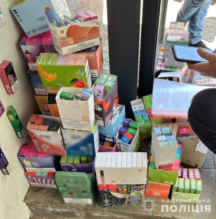 У Дніпрі на полицях магазинів продавали безакцизні тютюнові вироби майже на мільйон гривень
