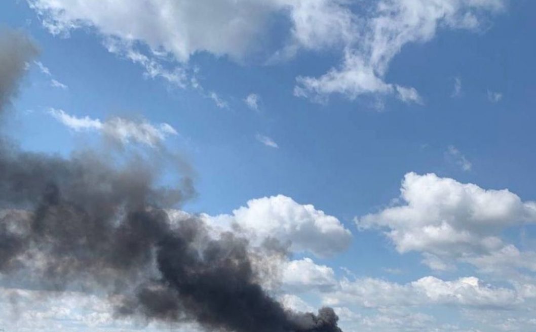 У Новомосковську на Дніпропетровщині внаслідок атаки ворога виникла пожежа